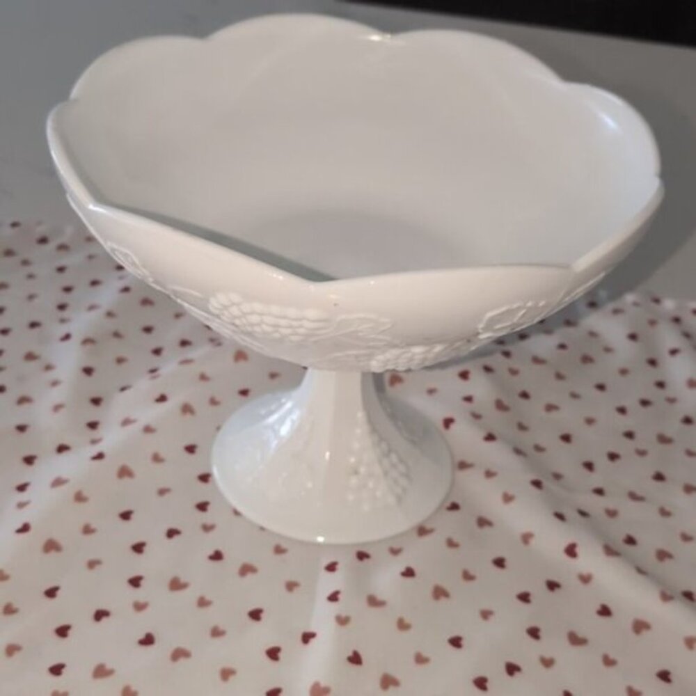 DEAL! Vintage Milk Glass Serving Pedestal Bowl. Scalloped Rim